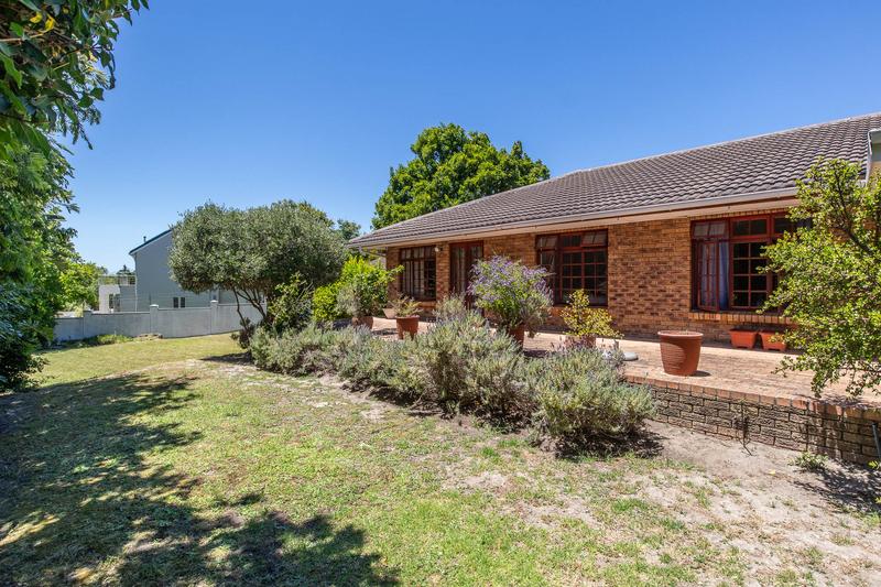 5 Bedroom Property for Sale in Constantia Western Cape